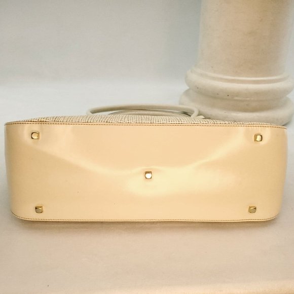 AUTHENTIC Salvatore Ferragamo Gancio Cream Shoulder Bag - Picture 12 of 13